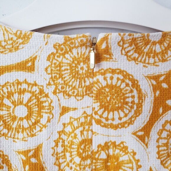 Trina Turk Jacinta 2 Dress Size 2 Yellow Sunburst Sheath Short Sleeve Lined - Picture 6 of 9